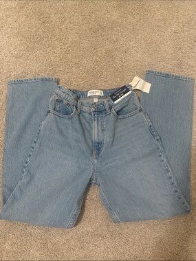 Abercrombie & Fitch Ultra High Rise 90’s Straight Jean. Size 24 00s